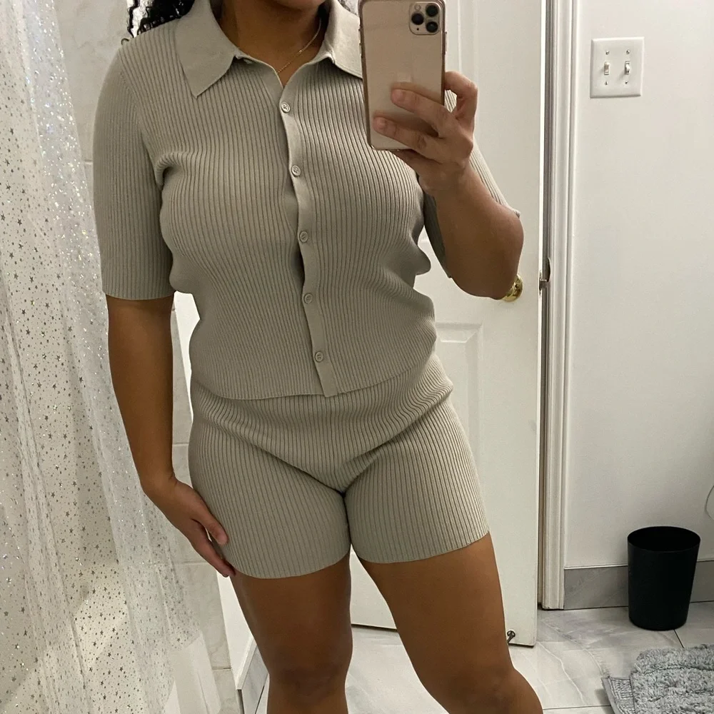 Two Piece set - Picture 3 of 4